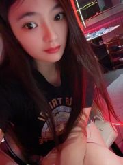 粉嫩的甜美小姐姐