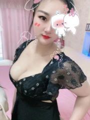 饱满圆润美胸璐璐