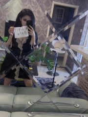 纤细苗条的小姐姐