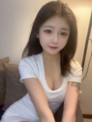 皮肤白嫩的小姐姐