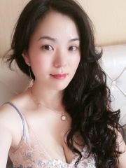 大胸肤白的小姐姐