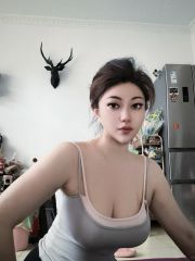 天然大胸美少妇