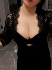 成寿寺大波翘臀幺妹子