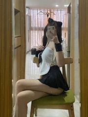 自主清纯白皙嫩妹